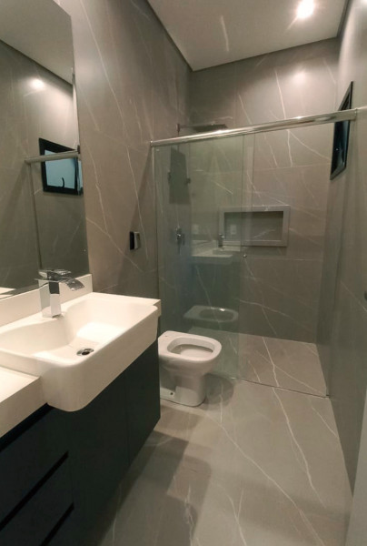 Casa de condomínio à venda Fazenda Palhinha (Zona Rural) com 230m² e 3 quartos por R$ 1.950.000 - 449355676-wc-1.jpg