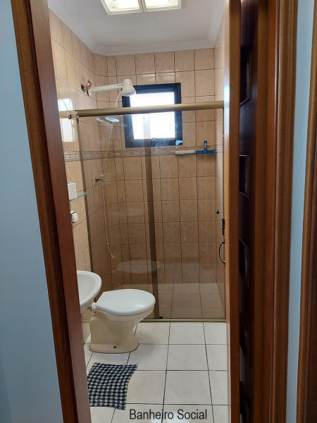 Apartamento à venda Vila Tupi com 194m² e 3 quartos por R$ 950.000 - 1739118171-07-banhosocial.jpg