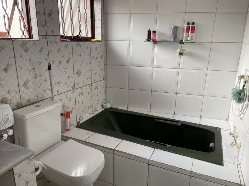 Casa à venda Bela Vista com 280m² e 5 quartos por R$ 980.000 - 1579730003-banheiro-suite.jpg