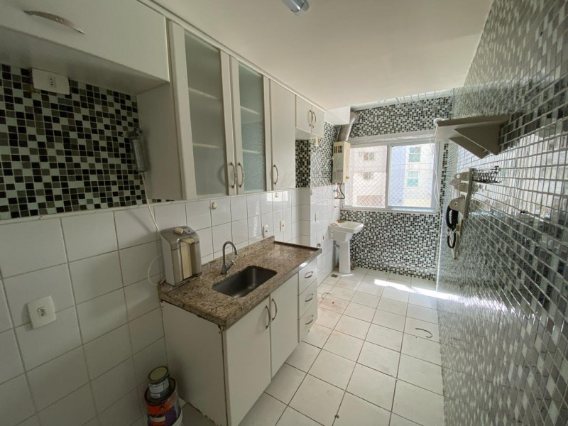 Apartamento à venda Recreio dos Bandeirantes com 63m² e 2 quartos por R$ 480.000 - 2029102488-cozinha-e-area-de-servico.jpeg