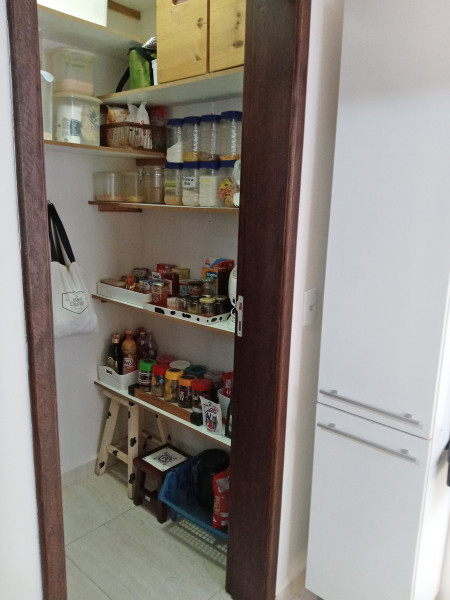 Casa de condomínio à venda Taipas De Pedras (Mailasqui) com 152m² e 3 quartos por R$ 1.300.000 - 1815481422-despensa-1.jpg