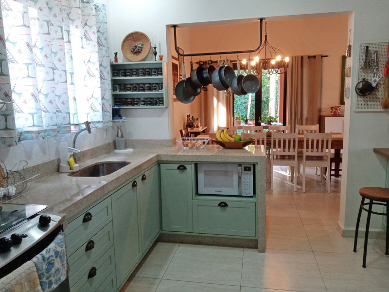 Casa de condomínio à venda Taipas De Pedras (Mailasqui) com 152m² e 3 quartos por R$ 1.300.000 - 2038164561-cozinha.jpg