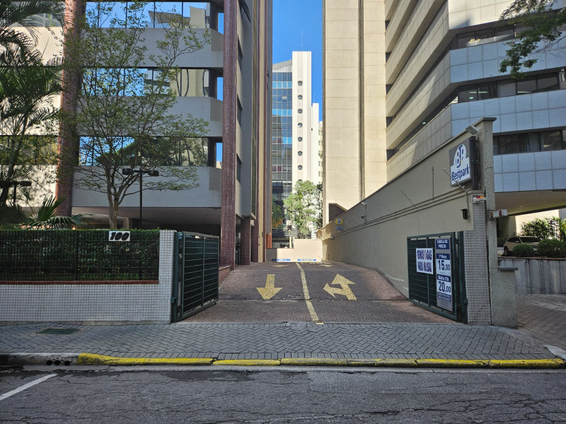 Comercial à venda Brooklin Paulista com 29m² e 1 quarto por R$ 260.000 - 7-parking.jpeg