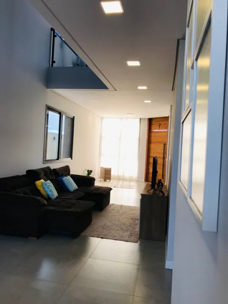 Casa de condomínio à venda Parque Residencial Maria Elmira com 234m² e 4 quartos por R$ 1.100.000 - 1046334184-c8951297-6e16-424a-a66b-f12c21a86230.jpeg