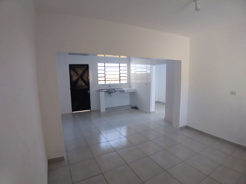 Comercial à venda Vila Ferlópolis com 400m² e 1 quarto por R$ 1.100.000 - vista-da-sala-do-fundo-para-a-cozinha-1.jpg