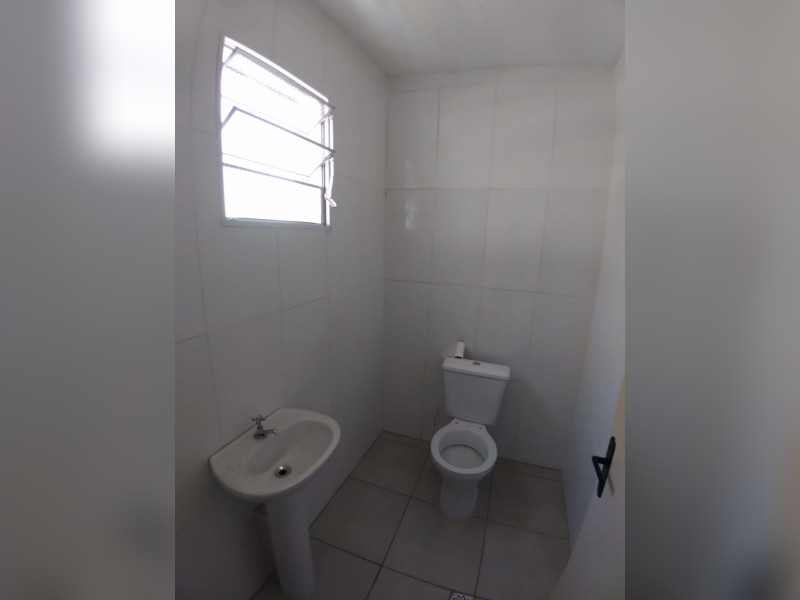 Comercial à venda Vila Ferlópolis com 400m² e 1 quarto por R$ 1.100.000 - vista-do-wc-com-banho-da-casa.jpg