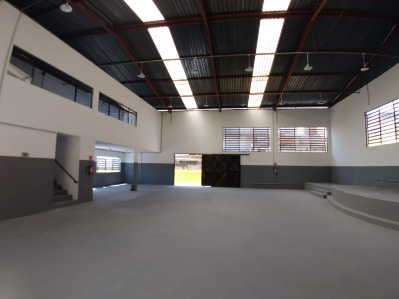 Comercial à venda Vila Ferlópolis com 400m² e 1 quarto por R$ 1.100.000 - vista-interna-do-galpao-lado-esquerdo.jpg