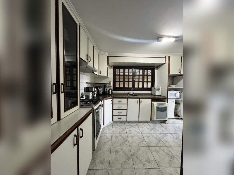 Casa à venda Tingui com 275m² e 4 quartos por R$ 997.500 - 20240516-155528600-ios.jpg