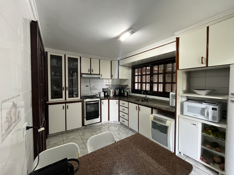 Casa à venda Tingui com 275m² e 4 quartos por R$ 997.500 - 20240516-155629517-ios.jpg