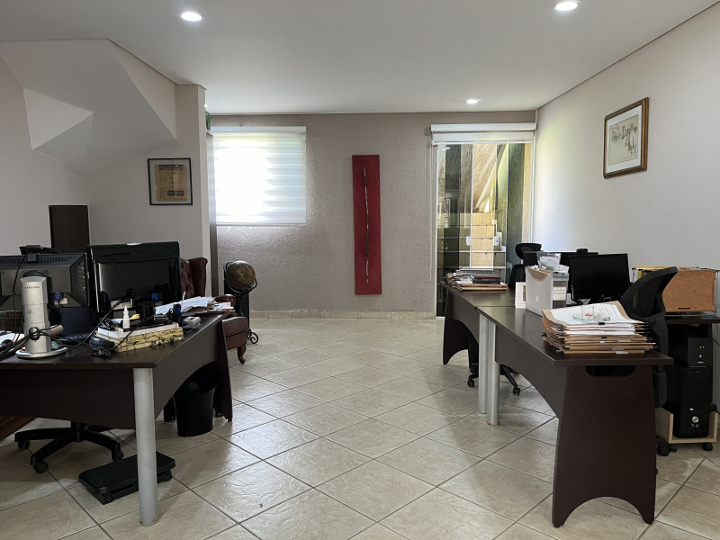 Casa à venda Tingui com 275m² e 4 quartos por R$ 997.500 - 20240516-165045393-ios.jpg