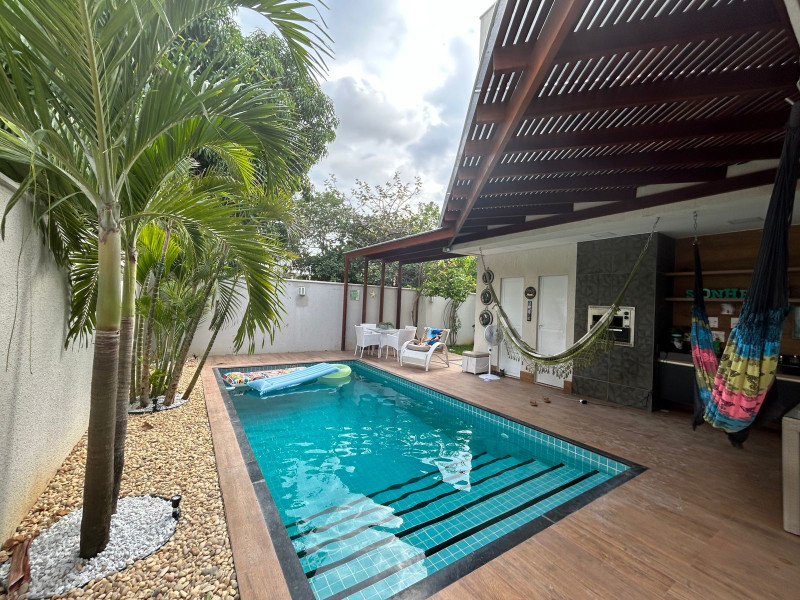Casa de condomínio à venda Centro com 242m² e 4 quartos por R$ 1.700.000 - 89ee490d-8ecd-493a-9827-774712b882ee.jpeg