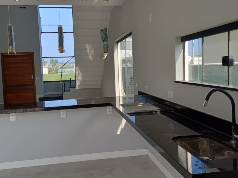 Casa de condomínio à venda Cajueiros (Itaipuaçu) com 191m² e 4 quartos por R$ 980.000 - img-20240723-wa0020.jpg