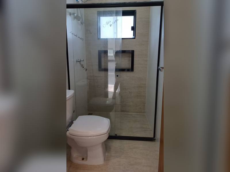 Casa de condomínio à venda Cajueiros (Itaipuaçu) com 191m² e 4 quartos por R$ 980.000 - img-20240723-wa0024.jpg