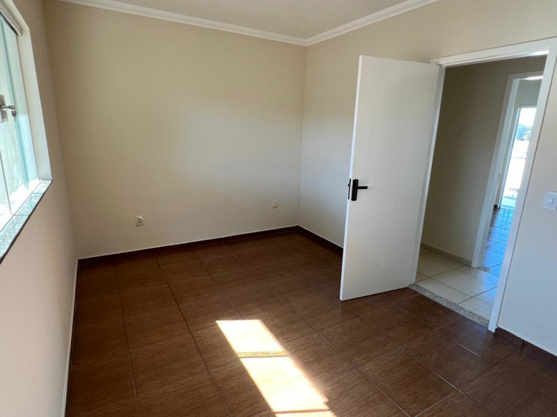 Casa à venda Centro com 366m² e 3 quartos por R$ 740.000 - 07-suite-mostrando-o-fundo.jpeg