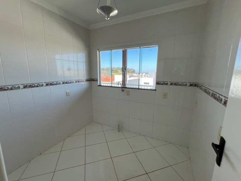 Casa à venda Centro com 366m² e 3 quartos por R$ 740.000 - 14-copa-em-cima-mostrando-a-janela.jpeg