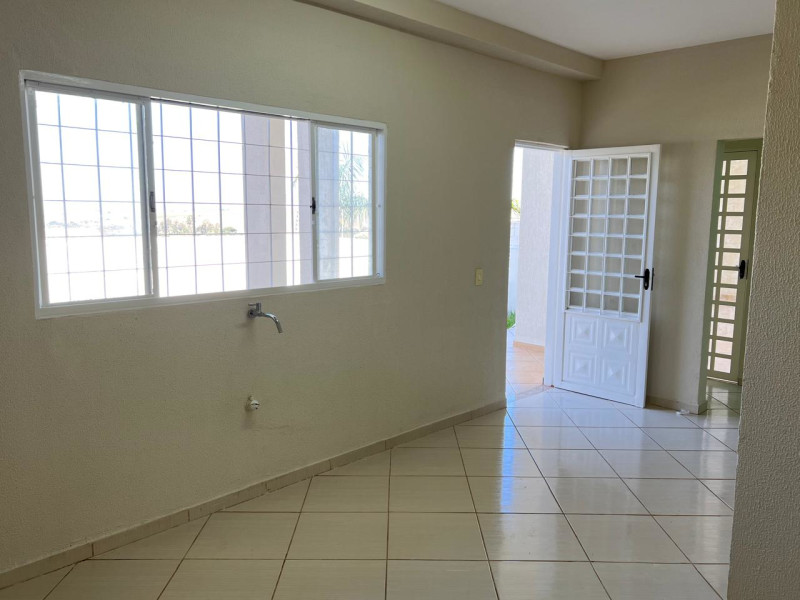 Casa à venda Centro com 366m² e 3 quartos por R$ 740.000 - 20-salao-mostrando-cozinha.jpeg