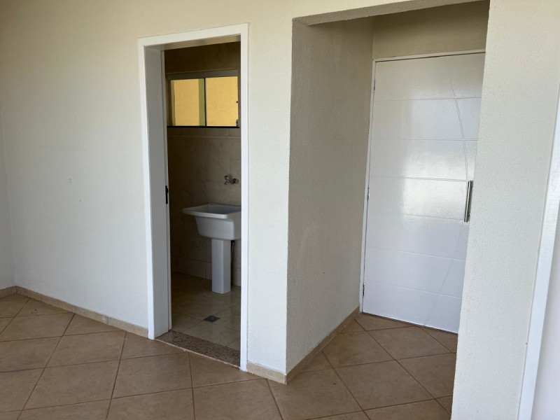 Casa à venda Centro com 366m² e 3 quartos por R$ 740.000 - 26-lavanderia.jpeg