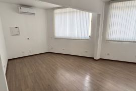 Comercial à venda Centro com 30m² - 1 dormitório -  vagas - R$ 200.000 - bb02fe1f-c1e8-4a41-bead-17c792646174.jpeg