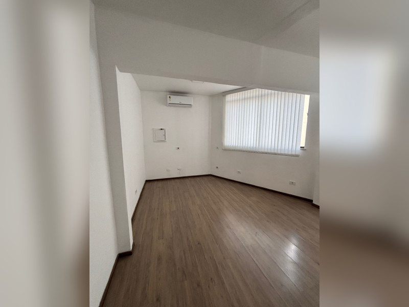 Comercial à venda Centro com 30m² e 1 quarto por R$ 200.000 - 6f44cbfe-cc8b-4627-a284-8c09cbcbf0bc.jpeg