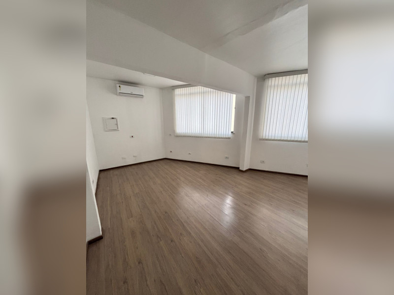 Comercial à venda Centro com 30m² e 1 quarto por R$ 200.000 - bb02fe1f-c1e8-4a41-bead-17c792646174.jpeg