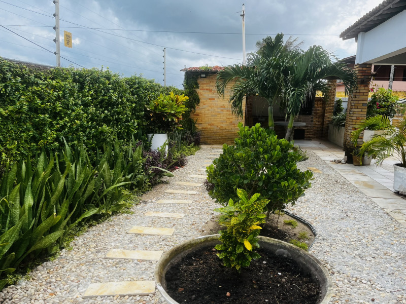 Casa à venda Icaraí com 260m² e 4 quartos por R$ 750.000 - 06-jardim-frontal.JPEG