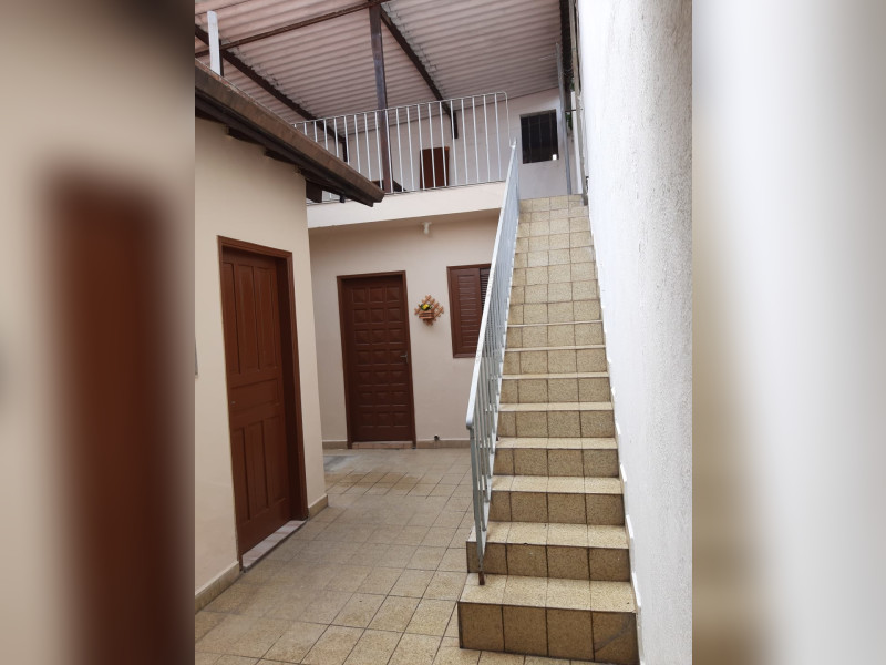 Casa à venda Jardim Maria Rosa com 186m² e 5 quartos por R$ 460.000 - casa-do-maria-rosa-escada.jpeg