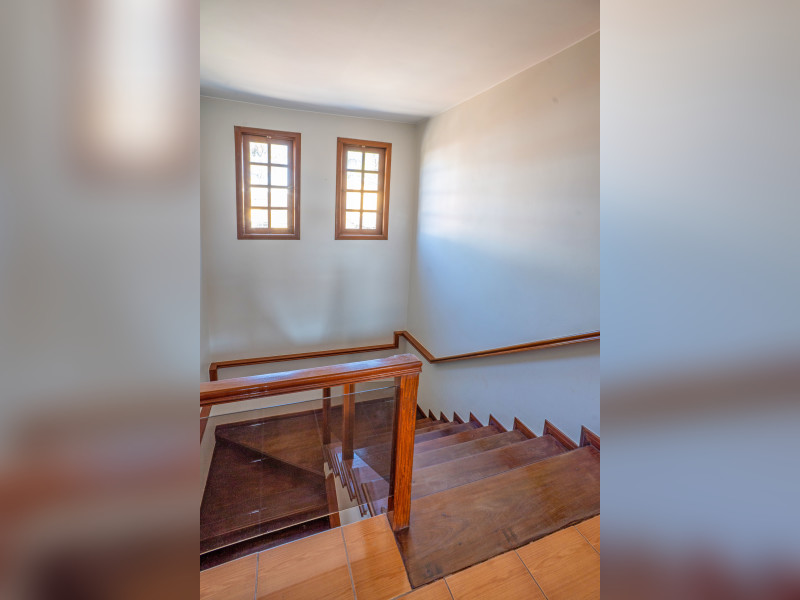 Casa à venda Setor Habitacional Arniqueira (Águas Claras) com 560m² e 5 quartos por R$ 1.150.000 - escada.jpg