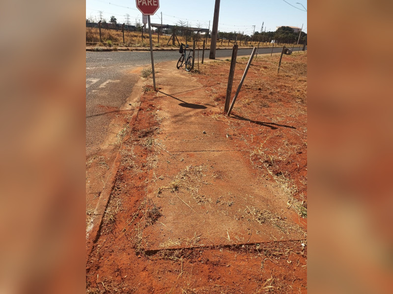 Terreno à venda Novo Mundo com 300m² e 1 quarto por R$ 100.000 - 1000000282.jpg