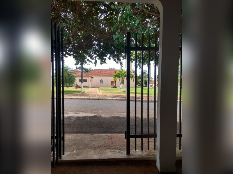Casa à venda Boa Vista dos Andradas com 287m² e 4 quartos por R$ 395.000 - 800x600-foto-da-varanda-e-praca.jpg