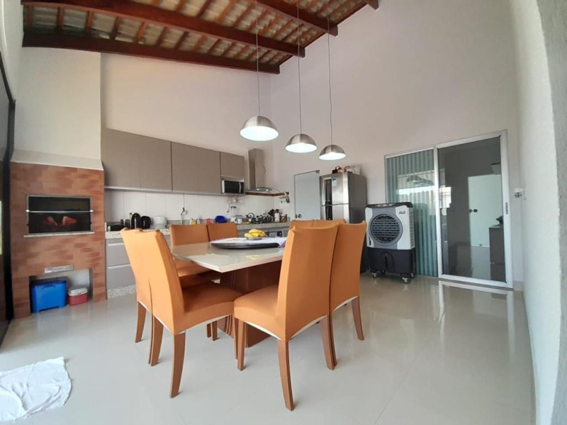 Casa de condomínio à venda Setor Lagoa Quente com 200m² e 2 quartos por R$ 460.000 - e3aafe28-5283-4299-9f45-fbf44a6aa9db.jpeg