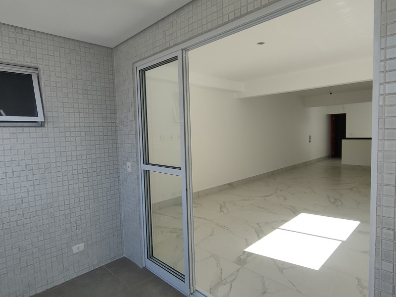 Casa à venda Embaré com 231m² e 3 quartos por R$ 1.390.000 - 04-piso1-varanda.jpg