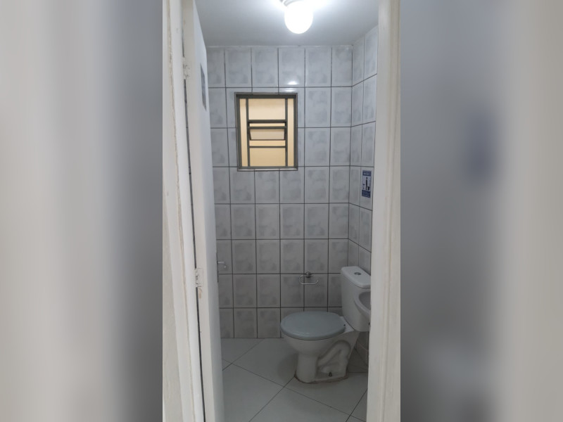 Comercial para alugar Rio Branco com 45m² e 0 quartos por R$ 1.350 - banheiro-sala-10.jpg