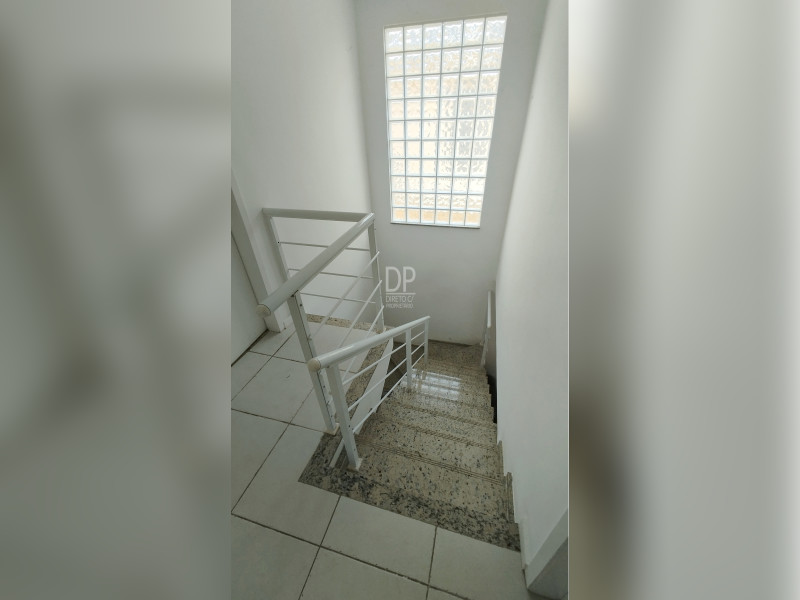 Casa à venda Engenho do Mato com 195m² e 3 quartos por R$ 600.000 - 16-escada.jpg