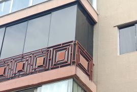 Apartamento à venda Asa Norte com 78m² - 2 dormitórios -  vaga - R$ 1.200.000 - fachada-do-predio-varandas-e-janelas-com-vidros-cinza-anti-ruido-80.jpg