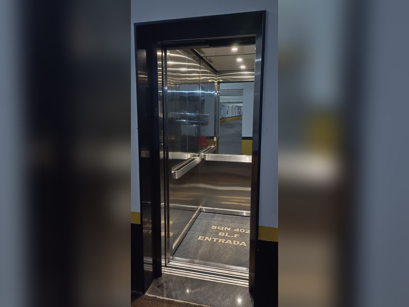 Apartamento à venda Asa Norte com 78m² e 2 quartos por R$ 1.200.000 - elevador-novo.jpg