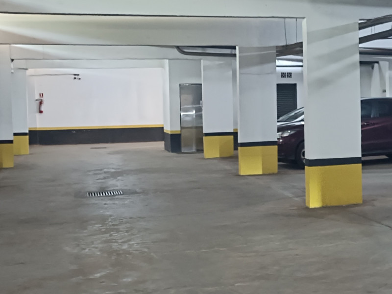 Apartamento à venda Asa Norte com 78m² e 2 quartos por R$ 1.200.000 - garagem-vista-geral.jpg