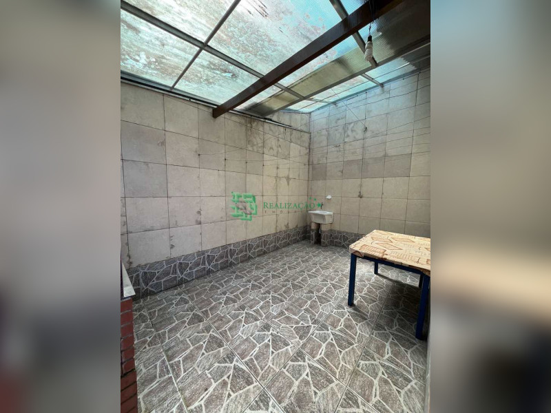 Casa à venda Vila Vera Cruz com 85m² e 2 quartos por R$ 280.000 - casa-15-quintal-fundo-2bpzphsefgbkbwrrvpqqlquy-whatsapp-image-2024-02-24-at-140431-1.jpg