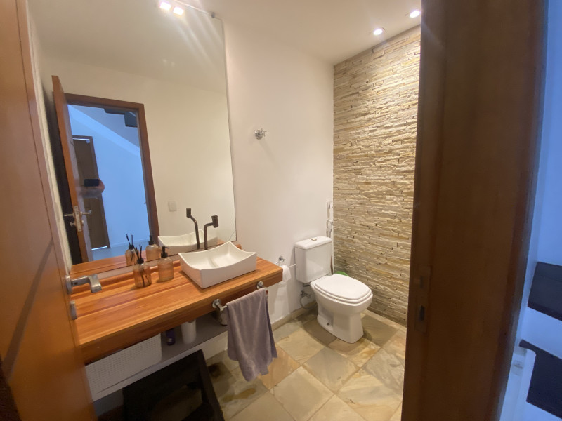 Casa de condomínio à venda Vargem Pequena com 280m² e 4 quartos por R$ 965.000 - lavabo-sala.jpg