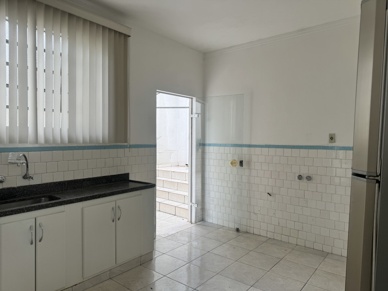Casa à venda Centro com 200m² e 6 quartos por R$ 990.000 - img-4314.JPG
