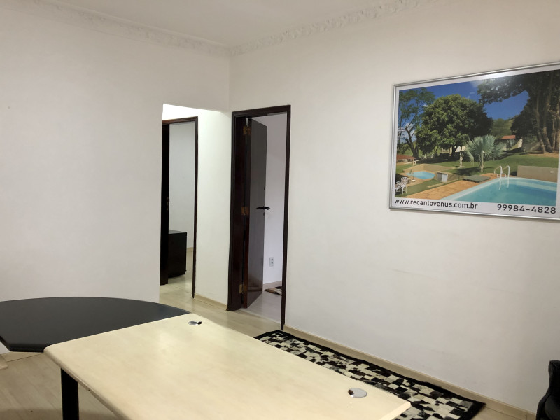 Casa à venda Centro com 200m² e 6 quartos por R$ 990.000 - img-7300.jpg
