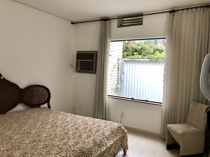Casa à venda Centro com 200m² e 6 quartos por R$ 990.000 - img-7306.jpg