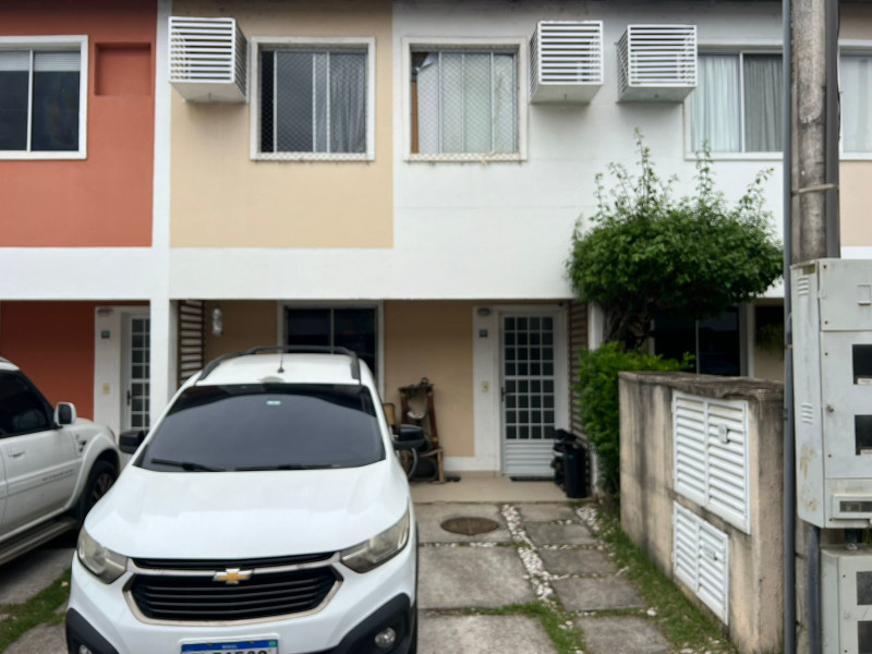 Casa de condomínio à venda Vargem Pequena com 85m² e 3 quartos por R$ 435.000 - 01-frente-da-casa-duas-vagas.jpg