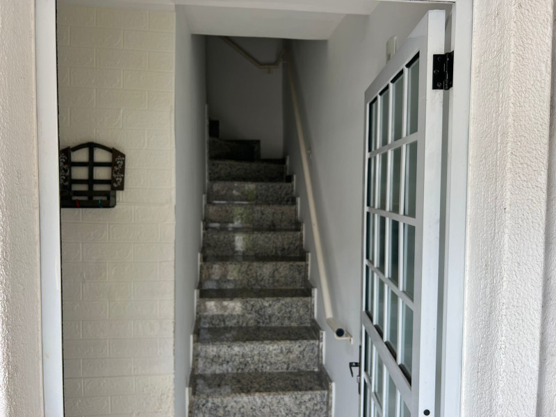 Casa de condomínio à venda Vargem Pequena com 85m² e 3 quartos por R$ 435.000 - 03-entrada-hall.jpg