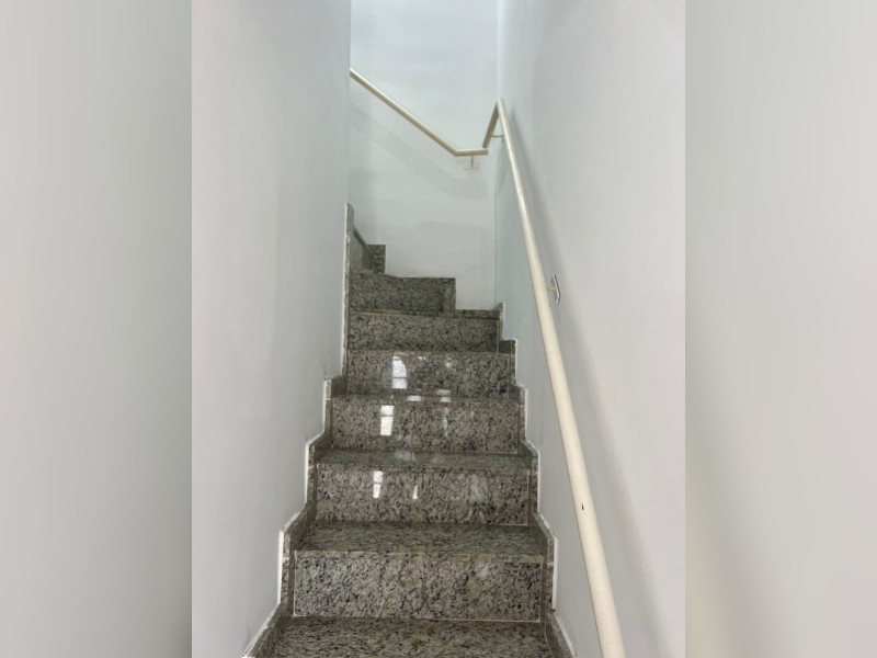 Casa de condomínio à venda Vargem Pequena com 85m² e 3 quartos por R$ 435.000 - 07-acesso-pavimento-superior-2.jpg