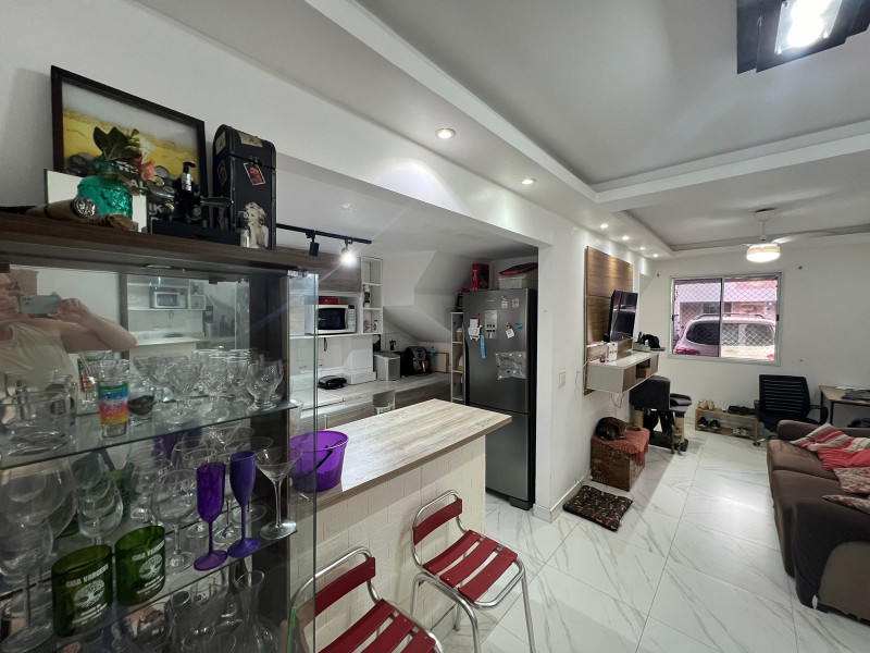 Casa de condomínio à venda Vargem Pequena com 85m² e 3 quartos por R$ 435.000 - 6-09-vista-cozinha-e-sala.jpg