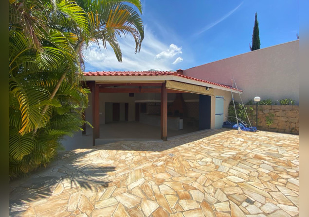 imóvel com 381m²