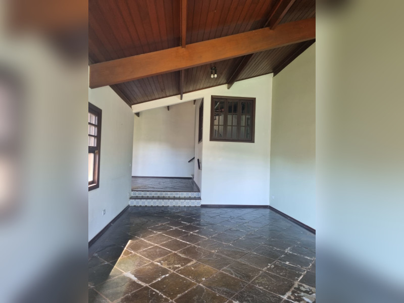 Casa à venda Jardim Santa Bárbara com 290m² e 4 quartos por R$ 1.300.000 - 1f67bb3b-afcc-4337-84a3-605f1946763a.jpg