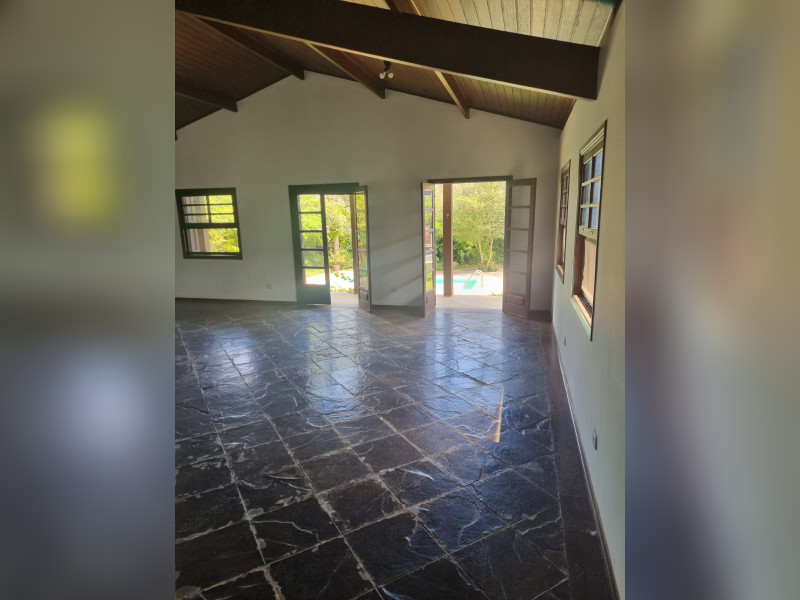 Casa à venda Jardim Santa Bárbara com 290m² e 4 quartos por R$ 1.300.000 - 616772b4-2040-43d4-bf51-63b7dfb1d96e.jpg