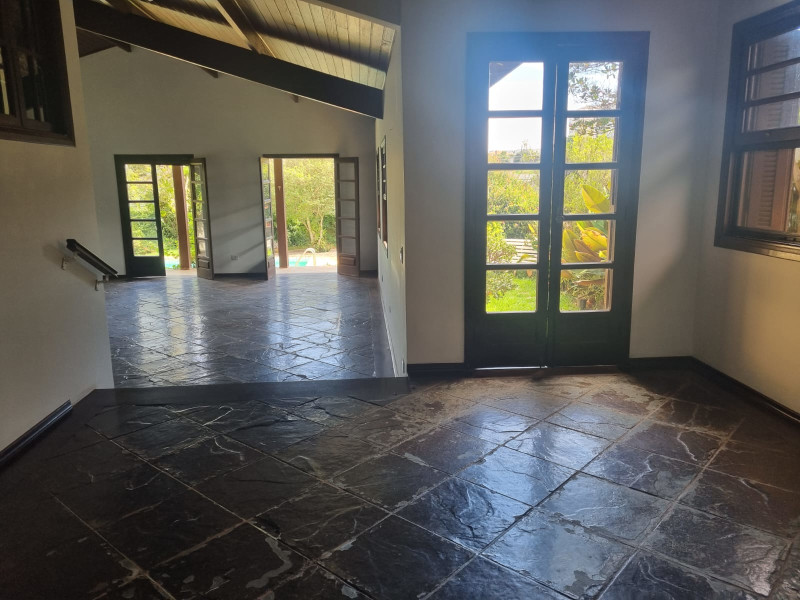 Casa à venda Jardim Santa Bárbara com 290m² e 4 quartos por R$ 1.300.000 - 936e2a85-ead5-429a-8f85-29360198827a.jpg