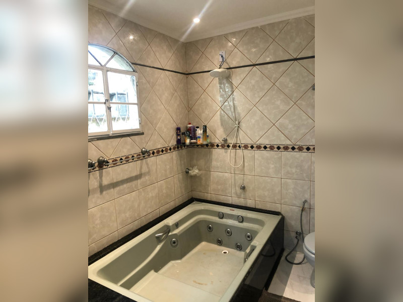 Casa à venda Bangu com 200m² e 3 quartos por R$ 250.000 - b714b442-e1a0-4585-abd6-49f63d26e7cf.jpg